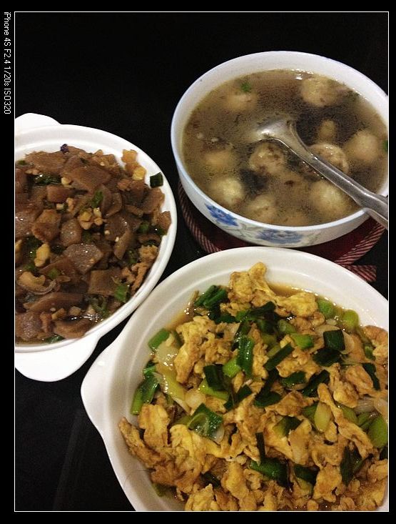 又一两菜一汤的三口之家