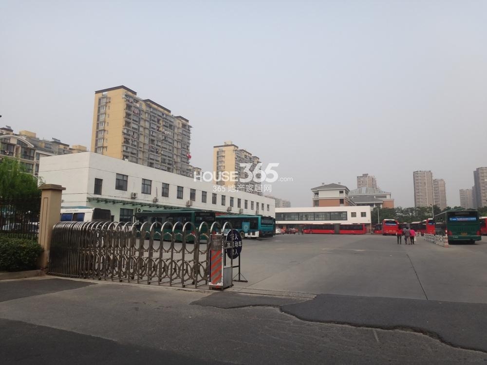 冠宇隽园周边配套—勤丰路上的丁桥总公交站